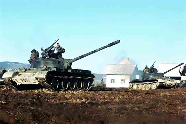 A independência da Eslovênia foi decretada em 25 de junho de 1991. Esse episódio foi o estopim para o início da Guerra da Iugoslávia, que se estendeu até quase o fim daquela década.
