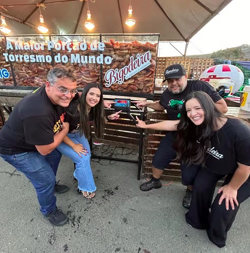 O ideia surgiu em homenagem ao Dia Municipal do Torresmo, comemorado na cidade mineira todo dia 25 de agosto.