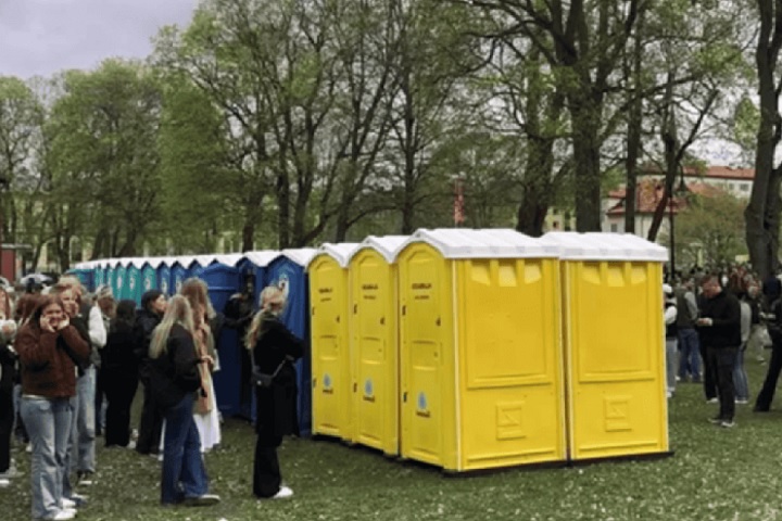 A empresa de saneamento Sanitation360 está coletando urina de banheiros químicos para fazer cerveja. 