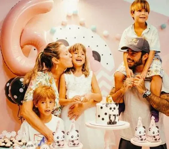 Com o surfista, Luana tem três filhos: Dom, nascido em 2012;  e os gêmeos, Bem e Liz, nascidos em 2015. 
