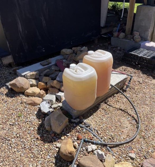 A urina pode ser coletada de qualquer lugar, como festivais, residências, prédios públicos e arenas esportivas, comunicou a Sanitation360.