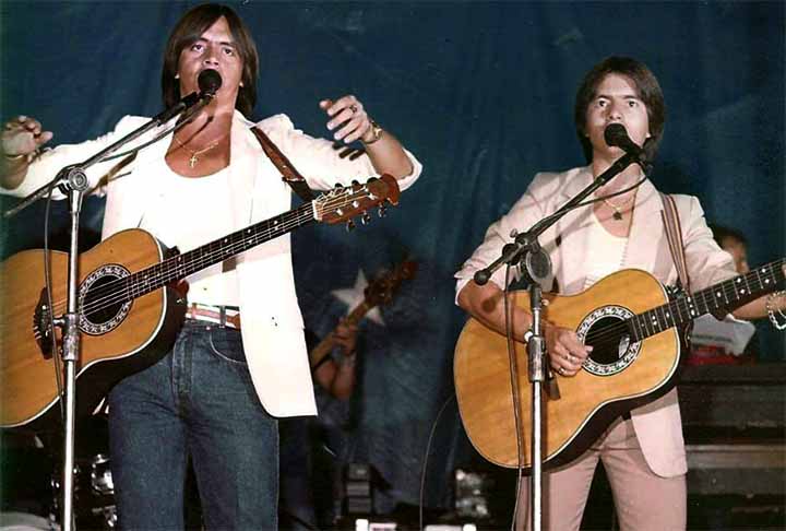 Em 1970, a dupla lançou “Galopeira”, que trazia a faixa-título na abertura. A canção é até hoje um dos grandes sucessos da carreira dos irmãos. 
