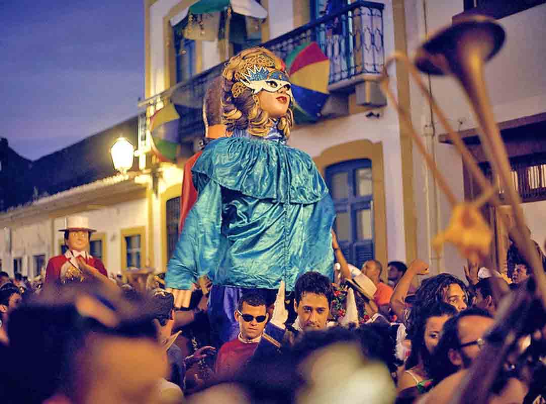 A segunda fase vai de 1850 até 1920, com um carnaval marcado pelo crescimento das festas de momo aos moldes dos carnavais burgueses europeus.