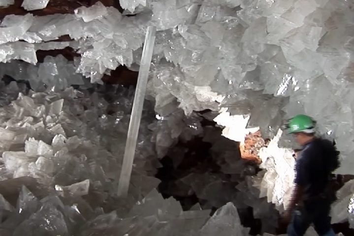 Além disso, acredita-se que as condições da Caverna dos Cristais possa contribuir para o desenvolvimento de novas técnicas de exploração espacial, pois cientistas creem que ambientes semelhantes podem existir em outros planetas.