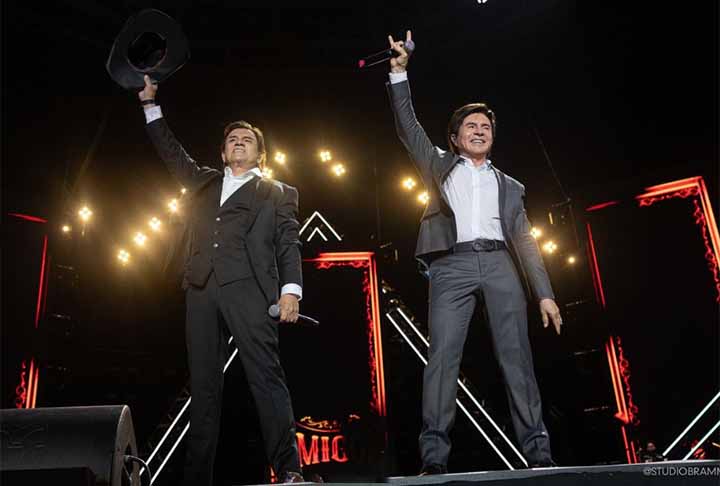 A carreira de Chitãozinho e Xororó ganhou um novo patamar a partir do álbum “Fio de Cabelo”, de 1982. O disco vendeu 1,5 milhão de cópias graças ao fenômeno da faixa-título, que se tornou um clássico do repertório sertanejo. 

