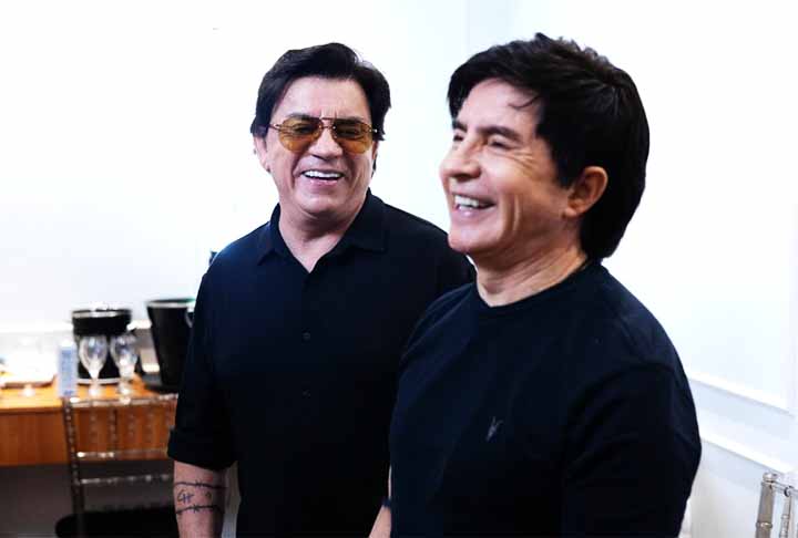 A trajetória de mais de cinco décadas dos irmãos, naturais do Paraná, será festejada na cerimônia com a participação de importantes nomes da música brasileira, como João Bosco, Mestrinho, João Bosco e Sandy. 
