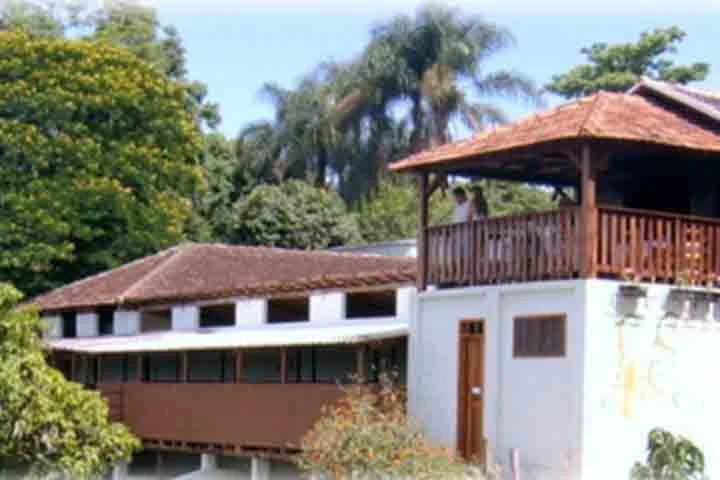 O sítio também recebe grupos e eventos, garantindo momentos inesquecíveis. Para participar, é necessário agendar com antecedência, devido ao número limitado de vagas.