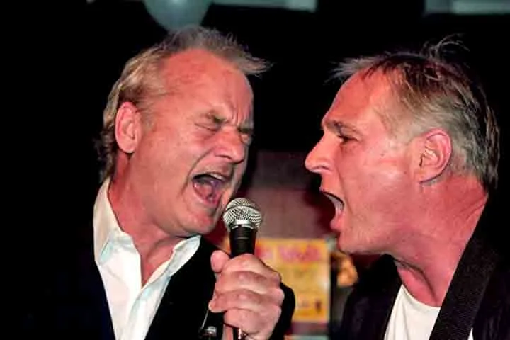 “A maneira como ele se comportou na primeira reunião… Eu deveria ter saído de lá ou me defendido bravamente, situação em que eu não teria conseguido o papel. Eu poderia ter evitado esse tratamento se soubesse como reagir ou o que fazer durante a audição.”, pontuou.