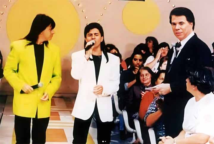 Apontados como os principais responsáveis pela modernização da música caipira, os irmãos paranaenses já lançaram na carreira 32 álbuns de estúdio e 11 ao vivo.
