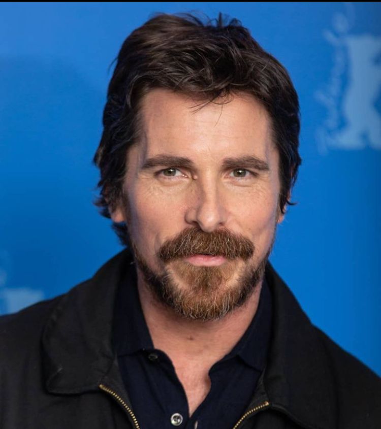 Christian Bale: O ator é conhecido por dar pitis nos sets de gravação. O mais famoso foi durante as filmagens de “Exterminador do Futuro: A Salvação” (2009), quando ele perdeu a cabeça com um dos cinegrafistas. O vídeo rodou o mundo todo na época.