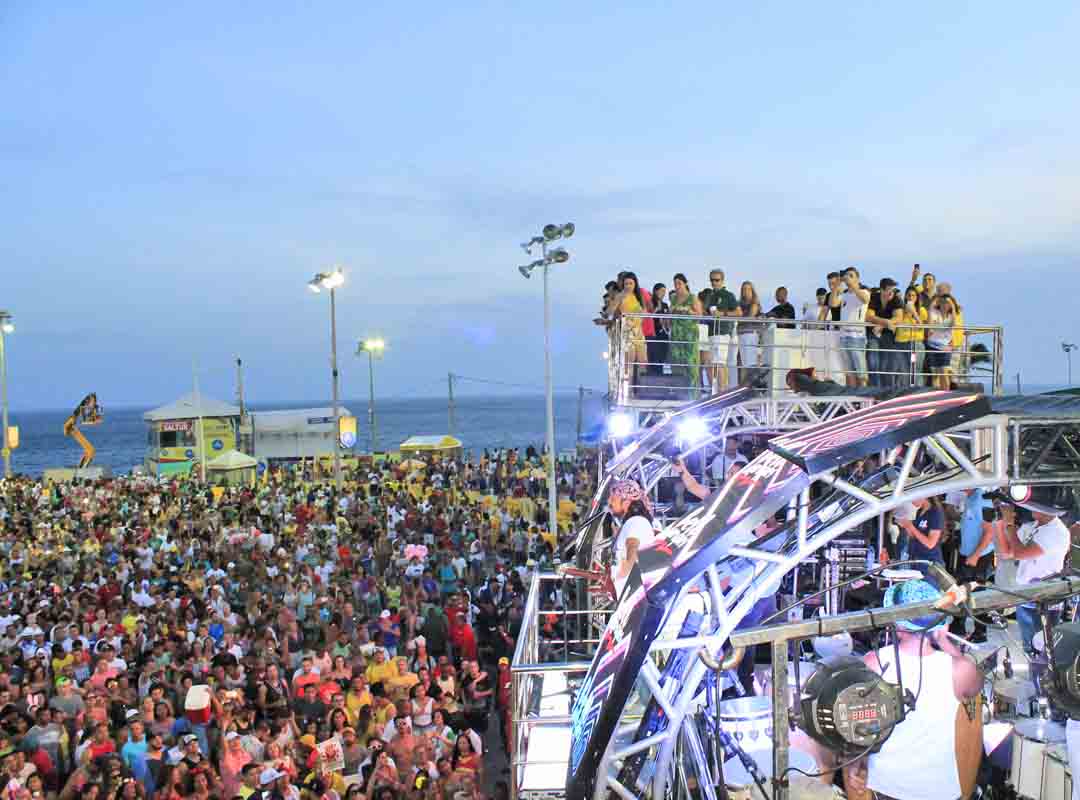 Nas décadas seguintes, o frevo elétrico voltou a ocupar uma posição de destaque nos trabalhos de bandas soteropolitanas como BaianaSystem e Retrofoguetes, com seu projeto paralelo Retrofolia.