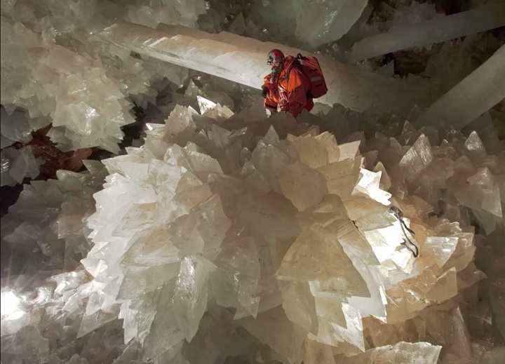 Outro detalhe é que se alguém ficar dentro da caverna sem equipamento de segurança por mais de 10 minutos, pode desidratar gravemente. 