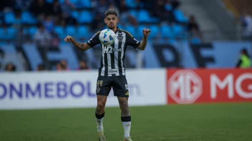 De lateral, fechando o meio, Rubens está em todo lugar, é 'onipresente' no Galo. E é o alvo comercial da vez