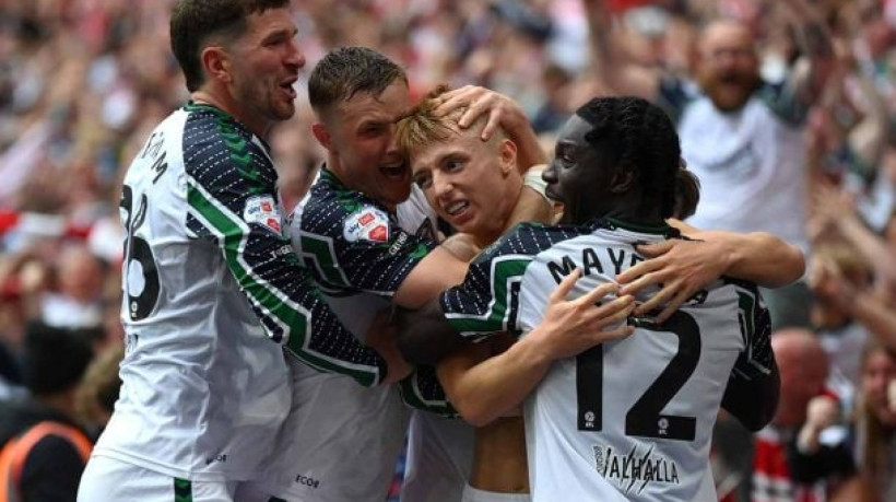 Vitória heroica de virada, com gol no fim, sobre o Sheffield United, na final dos playoffs da Segundona, em Wembley, garantiu o acesso