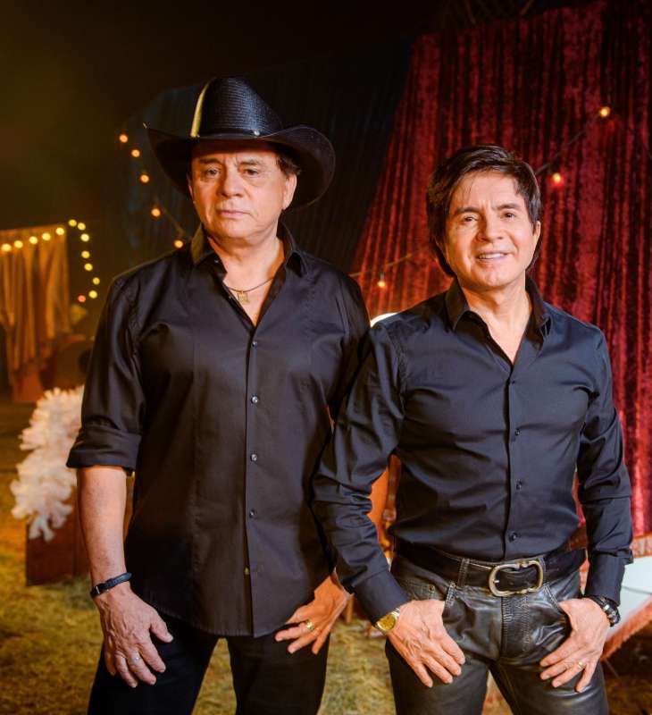 Estão previstas releituras de clássicos do repertório da dupla feitas exclusivamente para a noite do evento, quando serão revelados os vencedores das 17 categorias da premiação, que tem direção geral de José Maurício Machline e Giovanna Machline, além de roteiro assinado pela cantora e compositora Zélia Duncan.

