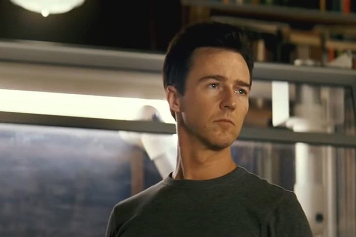 Edward Norton: Ator conhecido por ser extremamente problemático, Norton já se queimou tentando invadir sala de montagem, brigou para alterar falas de roteiro e costumava dar ordens a outros atores.
