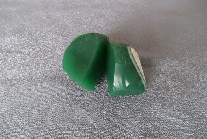 Ao perceberem que estavam sem milho e argila – materiais que usaram para criar outros seres – os deuses teriam encontrado um pedaço de jade e o esculpiram como uma pequena flecha.