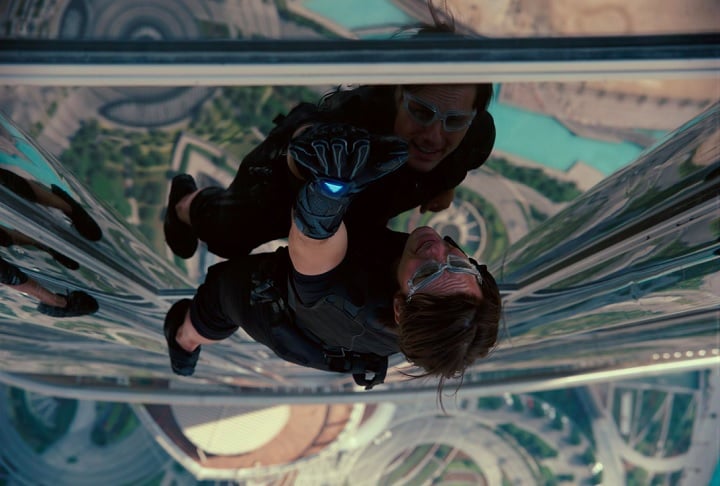 A partir do quarto filme, Protocolo Fantasma (2011), dirigido por Brad Bird, a franquia ganhou novo fôlego, com cenas espetaculares como a escalada do Burj Khalifa, em Dubai, realizada por Tom Cruise sem dublê.