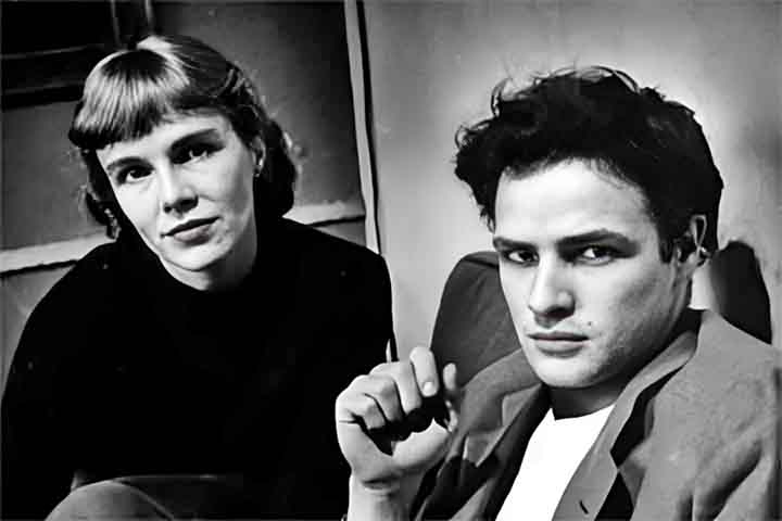 O talento de Brando rapidamente chamou atenção na Broadway, onde estrelou Truckline Café e, principalmente, Um Bonde Chamado Desejo (1947), de Tennessee Williams, sob a direção de Elia Kazan. 