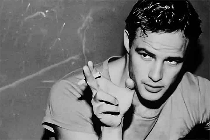 Tornando-se, assim, um dos principais expoentes do Método, técnica que aprendeu no Actors Studio de Lee Strasberg e Stella Adler. Sua carreira foi marcada por performances inesquecíveis, desafios pessoais e um impacto duradouro na indústria do entretenimento. Vamos, então, conhecer mais profundamente sua história de vida e carreira?