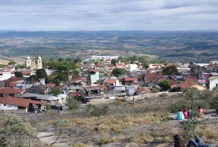 São Thomé das Letras(1.227m)- Localizada em Minas Gerais, a 346 km de Belo Horizonte, tem cerca de 6.660 habitantes. A economia se baseia principalmente no turismo, com destaque para belezas naturais e atrações culturais ligadas ao misticismo e espiritualidade. A histórica Estrada Real passava pelo munícipio.