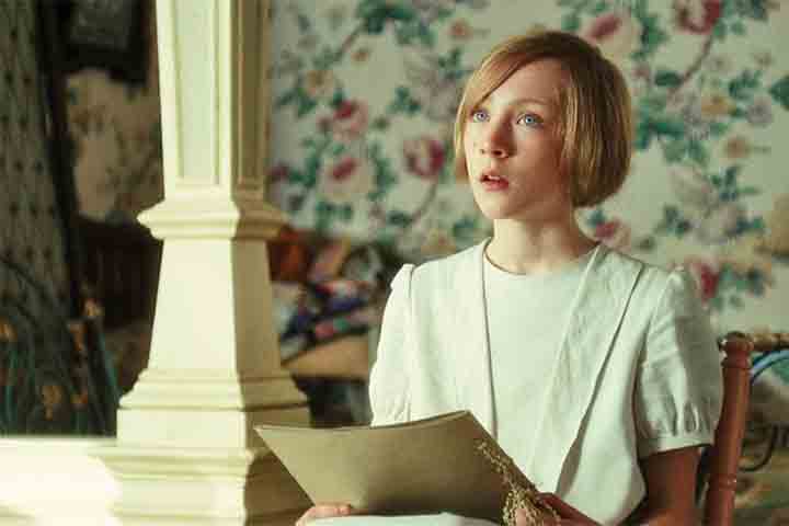 Saoirse Ronan em Desejo e Reparação (2007): Aos 13 anos, Ronan foi indicada ao Oscar por seu papel como Briony, uma jovem escritora cuja mentira muda o destino de duas vidas.