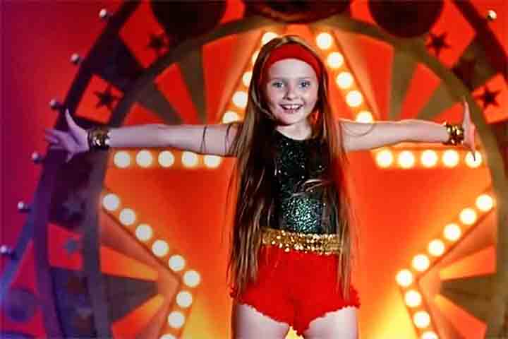 Abigail Breslin em Pequena Miss Sunshine (2006): Com apenas 10 anos, Breslin foi indicada ao Oscar de Melhor Atriz Coadjuvante depois de interpretar Olive, uma garota sonhadora em uma família disfuncional. 