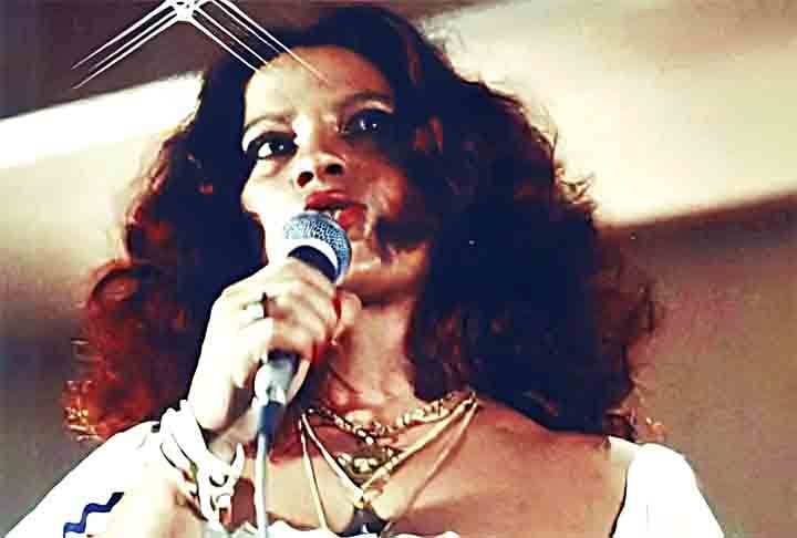 Recebeu prêmios importantes na década de 1970 e participou de programas e festivais marcantes. Clara Nunes é lembrada como uma das vozes mais autênticas e respeitadas do Brasil.