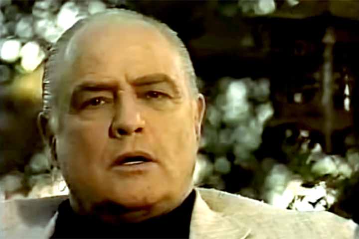 Marlon Brando faleceu em 1º de julho de 2004, aos 80 anos, deixando um legado inestimável para o cinema. Seu impacto na atuação é visível até hoje, com inúmeros atores citando-o como inspiração.