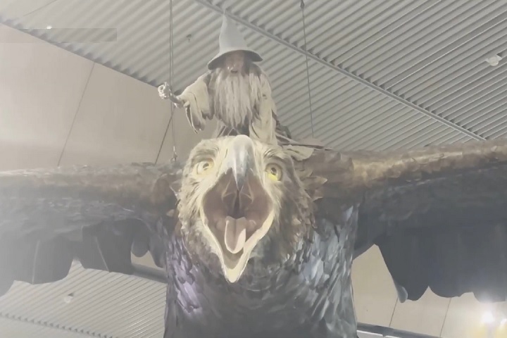 Em 2016, uma das esculturas chegou a despencar do teto durante um terremoto e, por sorte, não feriu ninguém. 