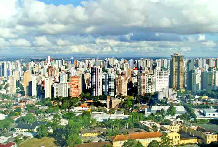 4º) Curitiba (PR) - R$ 9,4 bilhões; população: aproximadamente 1,7 milhões de pessoas.