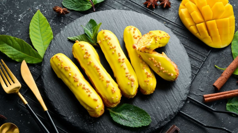 Éclair com creme de manga (Imagem: Estúdio YARUNIV | Shutterstock) 
