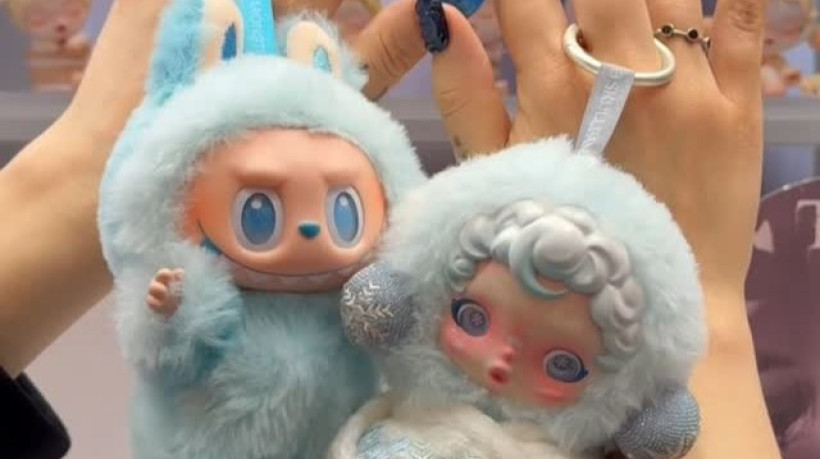 Labubu, brinquedo colecionável, é um boneco excêntrico que mistura fofura e elementos sombrios
