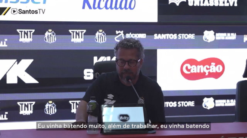 Cleber Xavier mantém pés no chão, mas celebra triunfo contra o Vitória