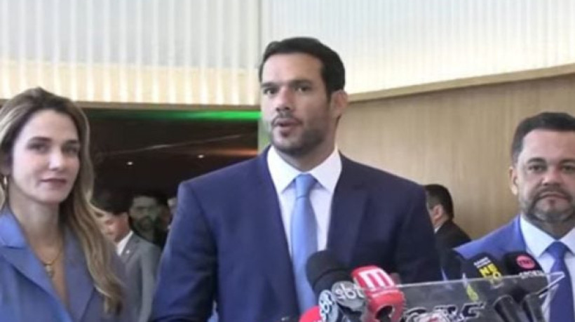 Na coletiva após posse na CBF, Samir Xaud disse que vai colocar futebol brasileiro 'nos trilhos' e enfatizou: 'camisa é verde e amarela'