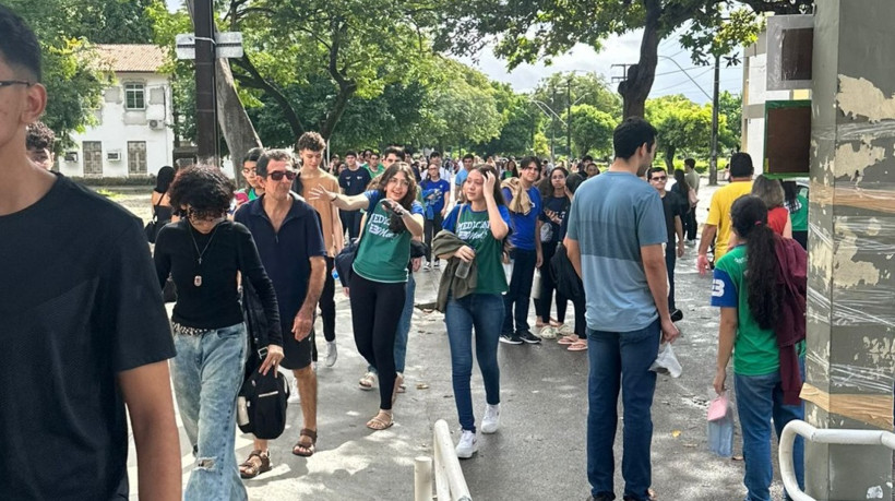 Provas da segunda fase do vestibular da UECE 2025.2 transcorrem com tranquilidade