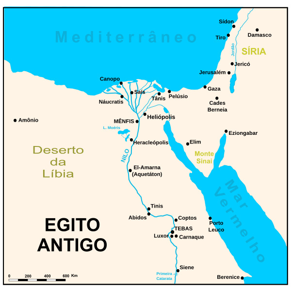 Localizado no nordeste da África, o Nilo nasce na região dos Grandes Lagos, na África Central, e deságua no Mar Mediterrâneo, no norte do Egito.