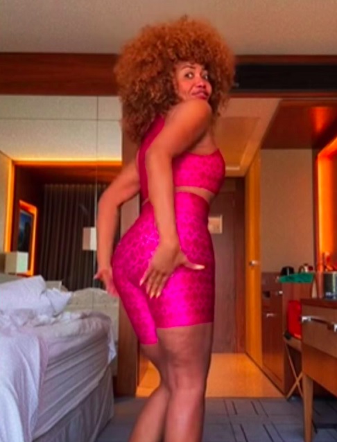 Ela ainda brincou que até o bumbum está mais definido: Tô muito surpresa, muito feliz.