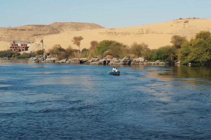 No entanto, o rio enfrenta desafios modernos, como a poluição, o uso excessivo de recursos hídricos e disputas entre os países ribeirinhos sobre o controle e a distribuição da água.