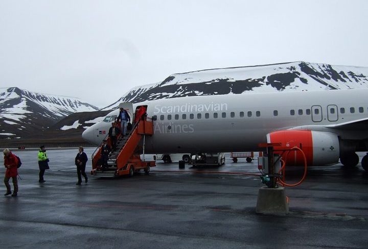 “Se algo quebrar, precisamos ser autossuficientes e capazes de consertar nós mesmos. Não podemos depender de ajuda externa, pois ela pode demorar muito para chegar”, explicou Ragnhild Kommisrud, gerente do aeroporto.