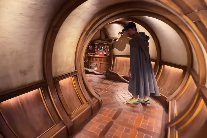 Embora o turismo relacionado à saga tenha diminuído com o tempo, visitas guiadas aos cenários das filmagens ainda ocorrem até hoje.