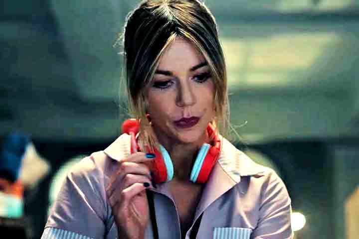 No papel principal, Kaitlin Olson brilha como Morgan. Conhecida por seu trabalho na série de comédia It's Always Sunny in Philadelphia, onde interpreta a irreverente Dee Reynolds, Olson entrega aqui uma atuação que mistura humor, vulnerabilidade e inteligência com maestria.