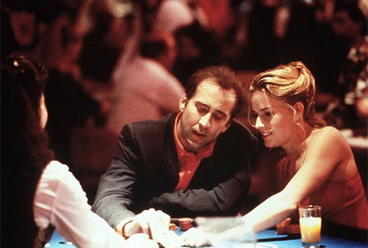 No drama, Nicolas Cage vive um roteirista alcoólatra que decide beber até morrer em Las Vegas. Ele conhece uma bela prostituta e os dois começam um relacionamento incomum.


