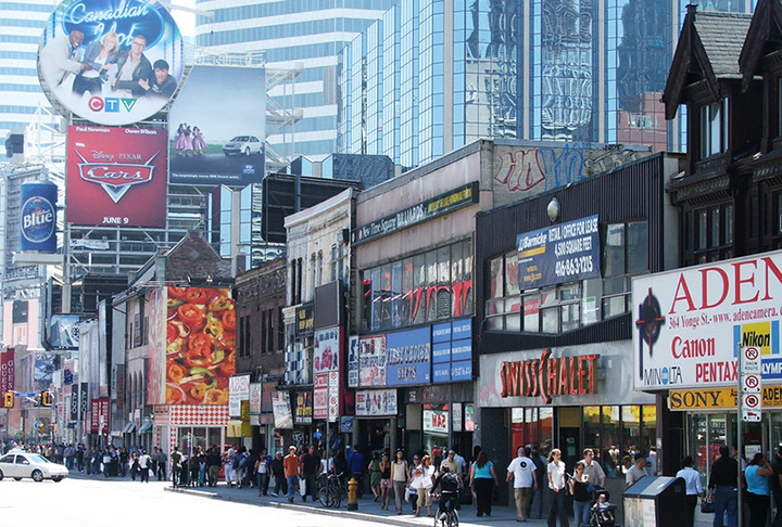 A cidade é conhecida por sua diversidade étnica, com mais da metade de sua população nascida fora do Canadá, o que a torna uma das cidades mais cosmopolitas do planeta.