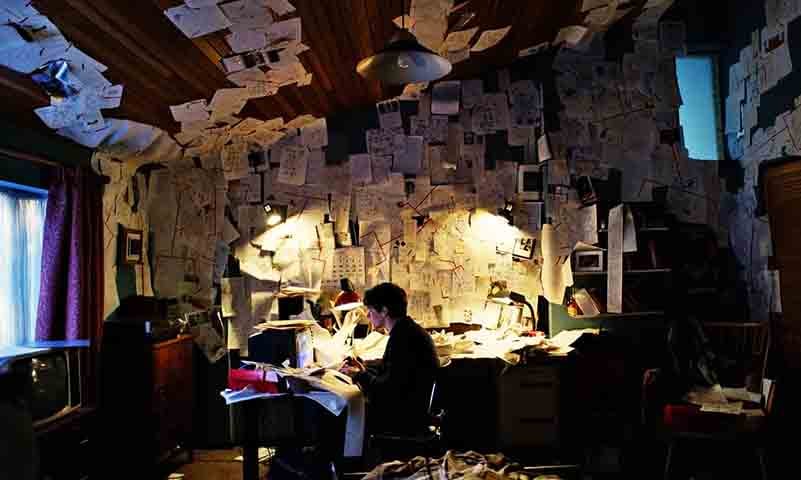 Nele, um jovem desenvolvedor tenta adaptar um livro de escolhas múltiplas para videogame, mas acaba perdendo o controle sobre a realidade - ou será o espectador quem perde? Bom lembrar que o episódio será removido do catálogo da Netflix, o que torna sua experiência ainda mais rara e colecionável.