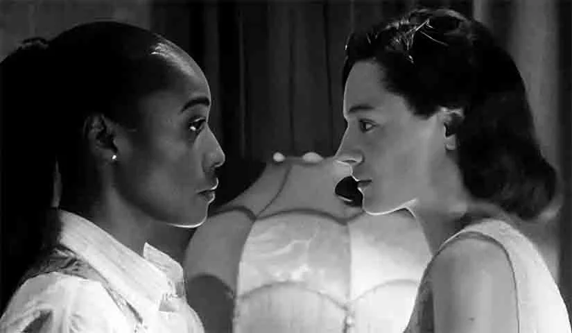 Já Hotel Reverie (S07E03) tem uma atriz em ascensão aceitando participar de uma nova tecnologia cinematográfica promissora. Mas o experimento a transforma de maneira imprevisível, confundindo sua identidade real com sua persona digital.