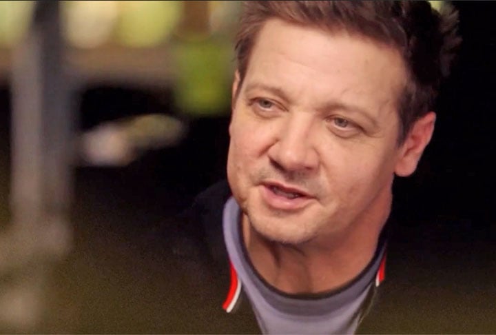 Intérprete do Gavião Arqueiro no Universo Cinematográfico da Marvel (MCU), Jeremy Renner revelou que o salário oferecido foi o motivo para ter recusado o trabalho na segunda temporada da série da Disney+ sobre o personagem. 
