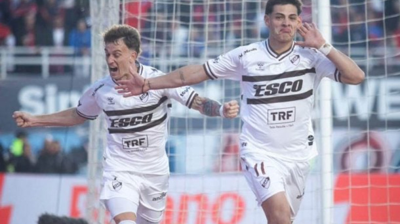 Clube da Grande Buenos Aires eliminou o San Lorenzo, no último domingo (25), pelo Apertura local