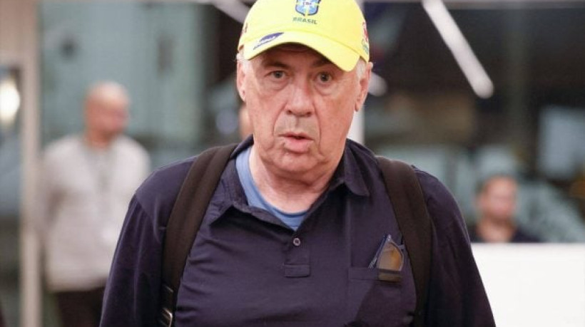 Italiano desembarcou no Brasil na noite do último domingo (25) e foi recepcionado com festa de torcedores e do novo presidente da entidade