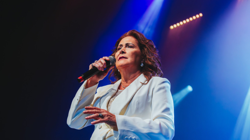 Joanna apresenta turnê comemorativa no Teatro RioMar

